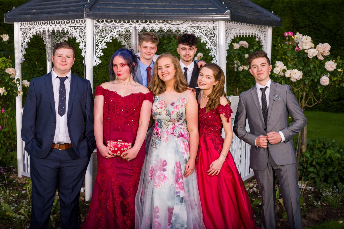 PixBeatPhoto's tweet photo. Happy Friday everyone! Why not book us for your next event? Here are some of the portraits from the Iceni Prom last week at @hockwoldhalluk! We are available for event photography and photo booth hire!
#prom #eventphotography #fridayfeeling #promphotography #norfolkevents https://t.co/MUDdZbMPRq