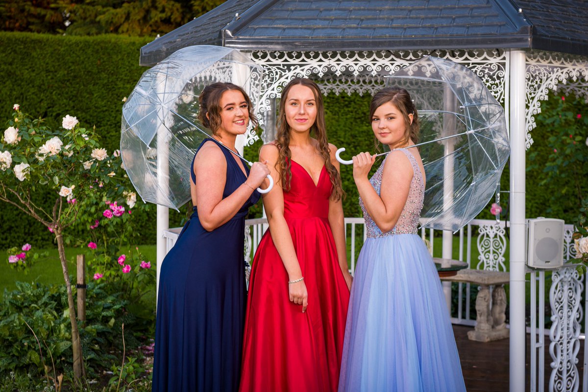 PixBeatPhoto's tweet photo. Happy Friday everyone! Why not book us for your next event? Here are some of the portraits from the Iceni Prom last week at @hockwoldhalluk! We are available for event photography and photo booth hire!
#prom #eventphotography #fridayfeeling #promphotography #norfolkevents https://t.co/MUDdZbMPRq