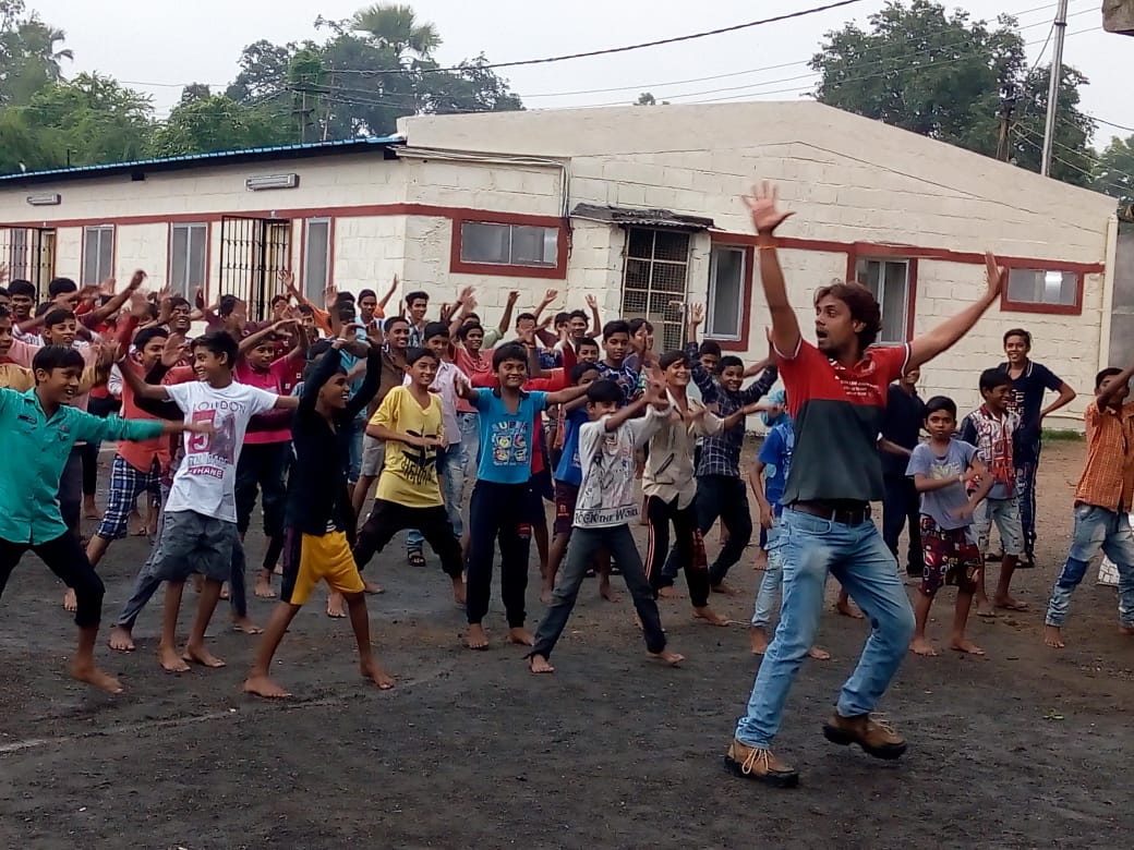 havegroup's tweet photo. Feel the threels of dance beat is the only way to get happiness .it has no boundaries of cast, rich and poor.
At #PANELAV #CSR OF #ALAMBICGROUP https://t.co/ZE3dQ5Xwmu