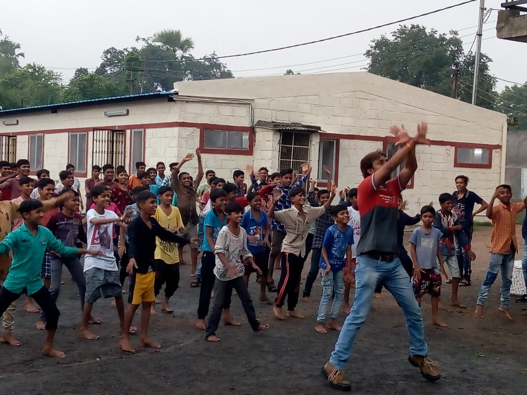 havegroup's tweet photo. Feel the threels of dance beat is the only way to get happiness .it has no boundaries of cast, rich and poor.
At #PANELAV #CSR OF #ALAMBICGROUP https://t.co/ZE3dQ5Xwmu