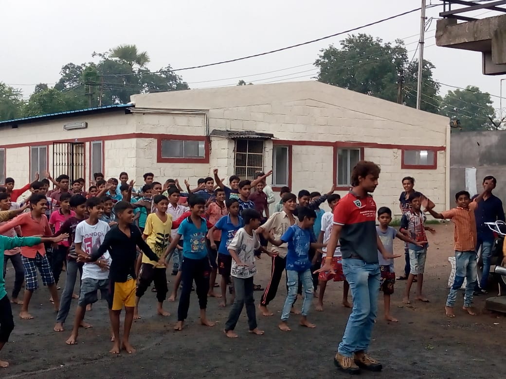havegroup's tweet photo. Feel the threels of dance beat is the only way to get happiness .it has no boundaries of cast, rich and poor.
At #PANELAV #CSR OF #ALAMBICGROUP https://t.co/ZE3dQ5Xwmu
