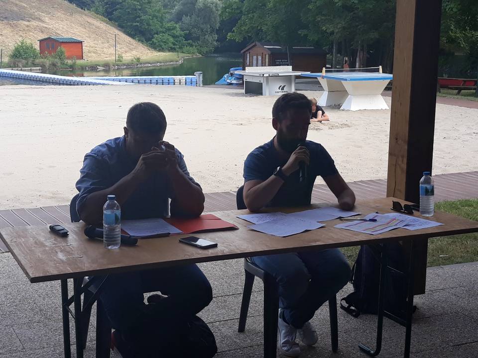 NicolasCheret's tweet photo. Une belle assemblée générale de section à Avion
➡️ Rdv lundi 11h30 devant l'hôpital de Lens pour défendre le service public de la santé
➡️ On lâche rien #EuropeDesGens #PCF #PCF62AVION 
@PCFAvion @Apourceau @JeanLETOQUART @HervePoly @jmtellier2017 @Malplaquet_1709 https://t.co/uRd0U1eowY