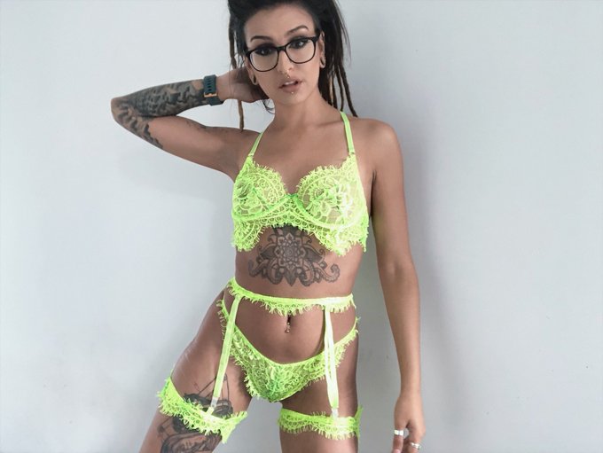 More of this on https://t.co/TzPwCehGKS 😘 https://t.co/hOAVmGg8zD<a href="/tag/altporn"class="tags"><span>#altporn</span></a><a href="/tag/barefeet"class="tags"><span>#barefeet</span></a><a href="/tag/amateurporn"class="tags"><span>#amateurporn</span></a>