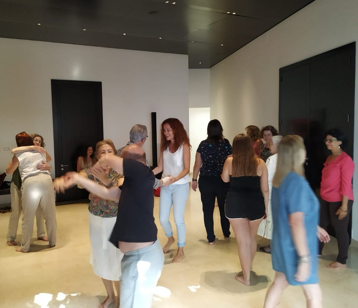 mPICASSOm's tweet photo. La danza vuelve a ser protagonista del programa de accesibilidad MPM. 
"Tensión y expresión" es taller para con el objetivo de promover la creación y práctica artística a través del cuerpo. En torno a la exposición #BruceNauman con el Colectivo @Lisarco Obra Social @FundlaCaixa https://t.co/fIrEMHKBNL