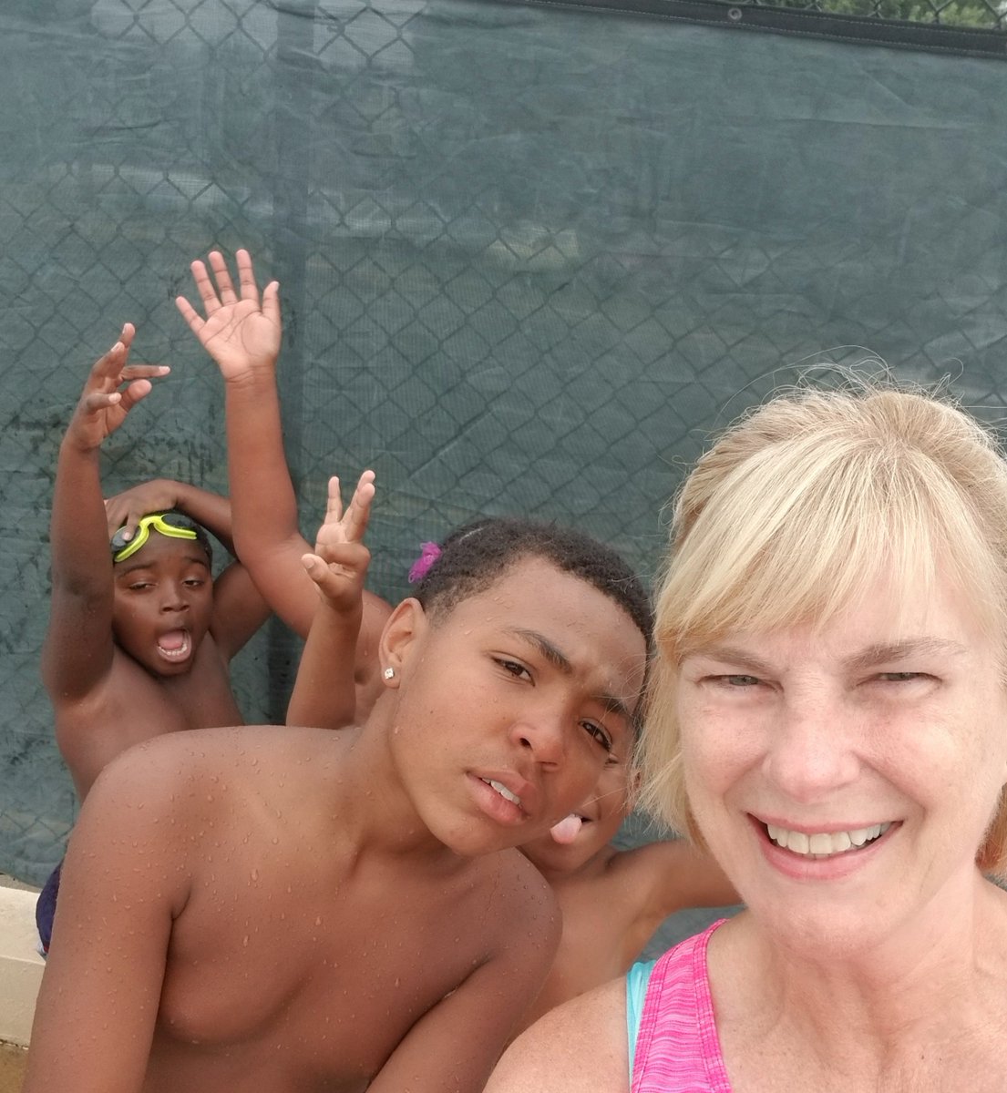 DeborahWelborn's tweet photo. @AmandaEcteach1 Look who I saw at the pool! :)
teacher #deepwateraerobics
student #divingpractice https://t.co/Z2yH75Q1xL