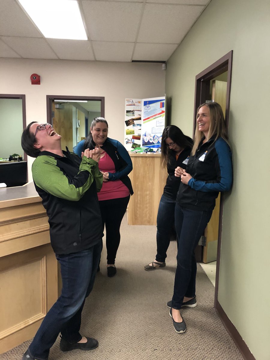 2019Alberta's tweet photo. #FridayFunDay Share a joke with the office staff to keep these gals laughing their way into the weekend
#myfirstTweet #48daystogo #reachyourpeak #2019amg #rockymountainhouse #clearwatercounty #alberta #sport https://t.co/jnYZeOLXmS