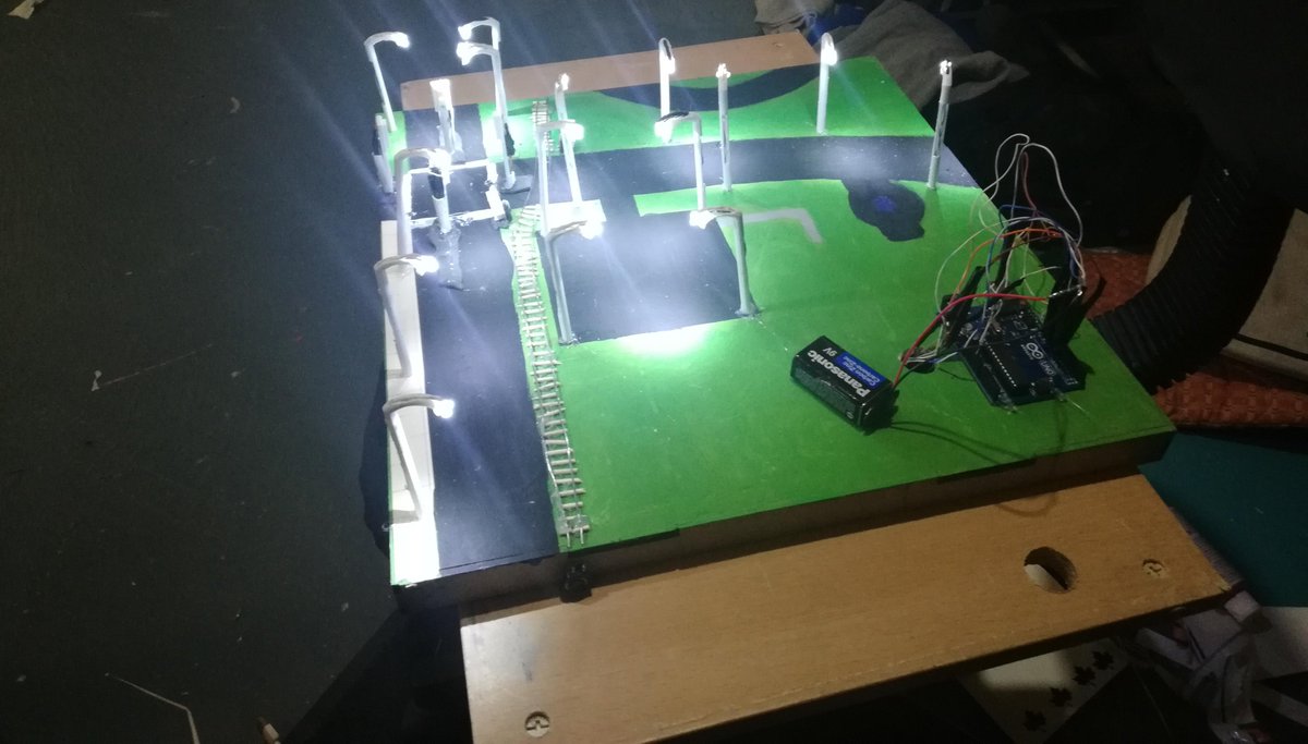 arduino's tweet photo. An Arduino-powered traffic system designed for a computer engineering class assignment: https://t.co/H6Wdqe8JZ1 https://t.co/Qjfytfz0Z8