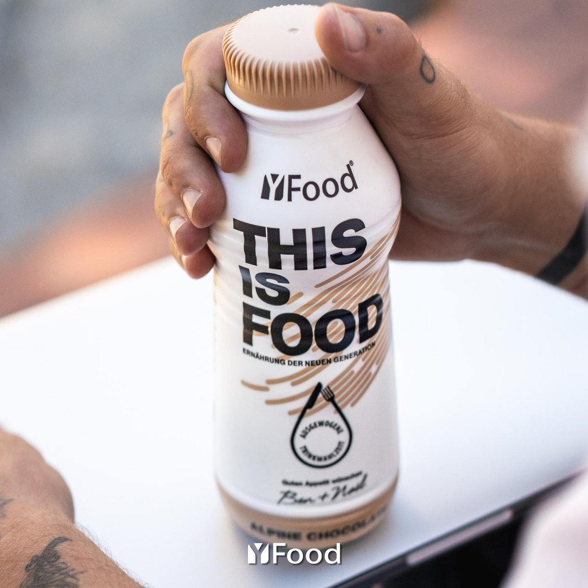 Wer viel arbeitet, der weiß: Sport und eine ausgewogene Ernährung sind wichtig, um Körper und Geist zu entlasten! Um Sport müsst ihr euch zwar selbst kümmern, aber bei der ausgewogenen Ernährung kann YFood etwas helfen 😉