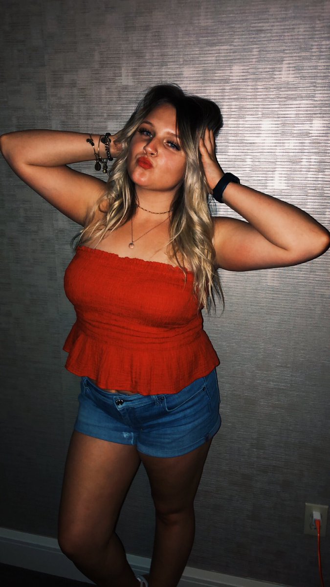 beccaaaa15's tweet photo. an American Honey https://t.co/z8cev1jPOI