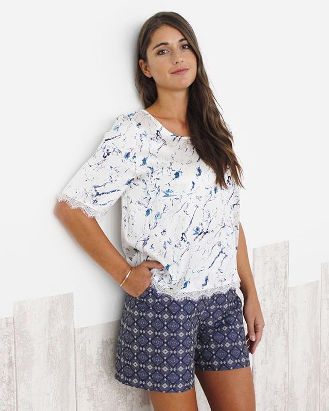 SOLENE_MARTIN_'s tweet photo. Le top Floriane en soie et le short Faby en brocart de coton vous attendent pour vos vacances d'été !
Retrouvez-les à -50% sur le e-shop avec le code SUMMER50 🏝

#sales #short #top #vetementfemme #paris #france #shopping #femme #createur https://t.co/DQtiWO8DUj