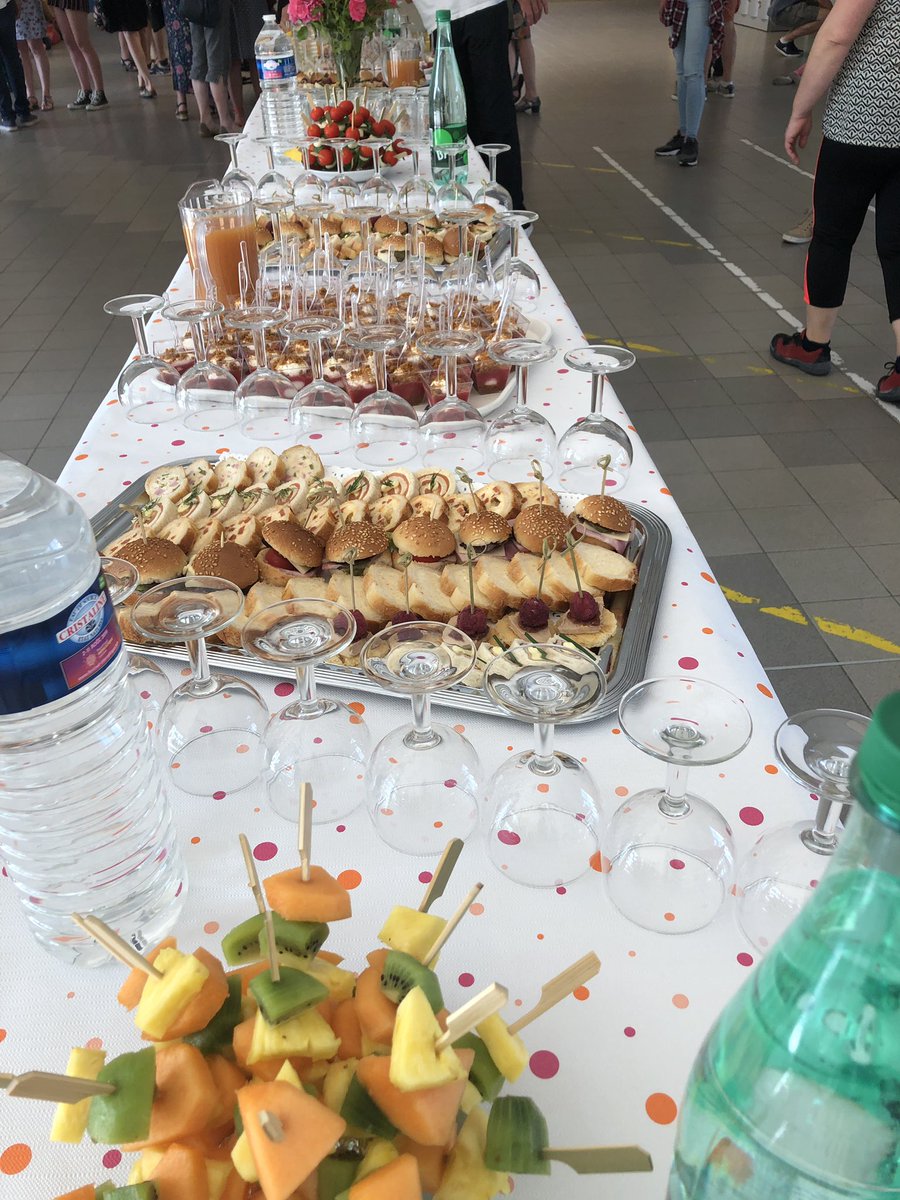 Bravo à l’équipe de cuisine pour ce superbe buffet. Et merci à tous pour ce très joli moment 👏🏻