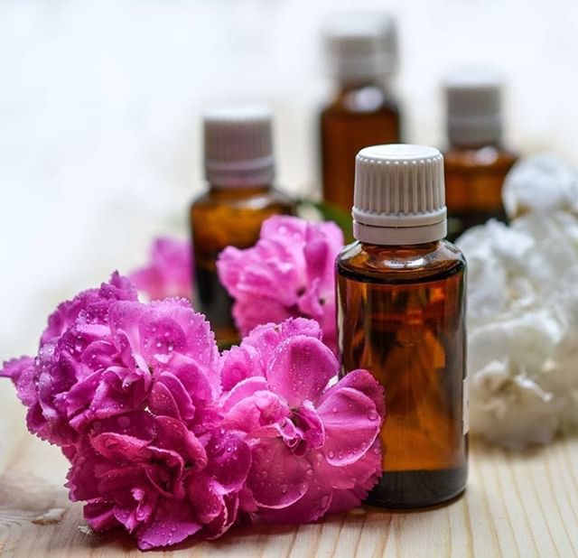 bionatural's tweet photo. Aromaterapia je úžasná počas celého roka. Každé obdobie prináša iné radosti a starosti. Leto je horúce, slnečné a tešíme sa na čas strávený vonku. Pozrite sa s nami, ako vám éterické oleje pomôžu prežiť slnečné dni.⠀
⠀
#aromaterapia #leto #vonaleta https://t.co/3U49fRmNmJ https://t.co/Xn8m2CqltR