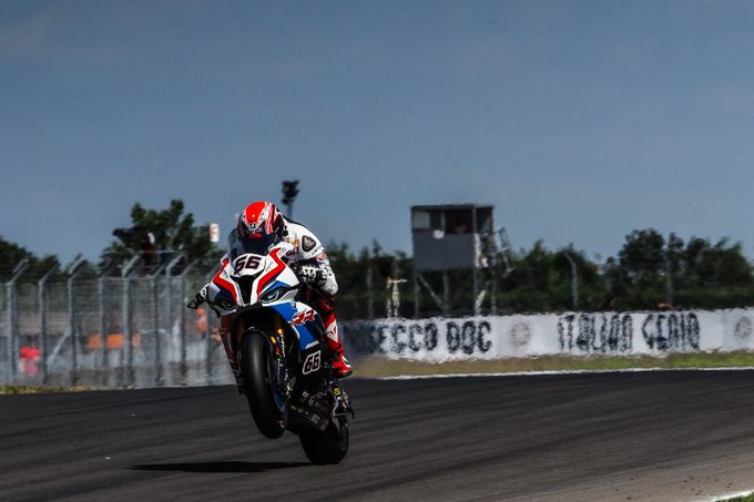 Sykes ends Day 1 on top at Donington Park whilst championship contenders battle behind