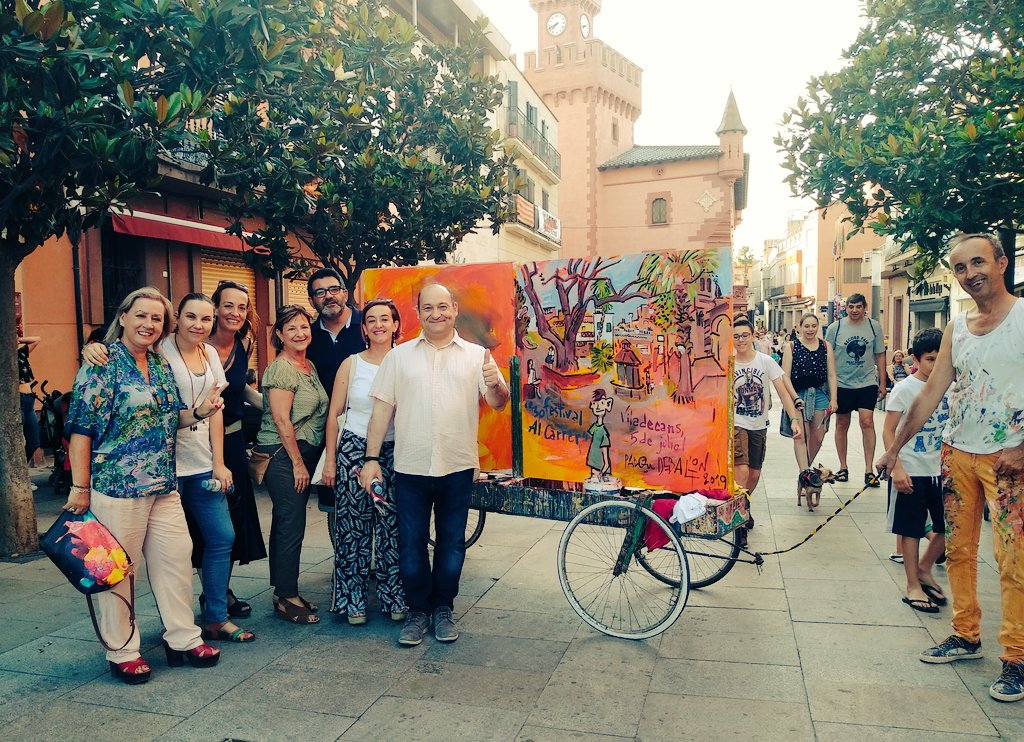 carlosruiztwitt's tweet photo. Las obras de Patou Deballon decoran espacios tan importantes como Can Xic. ¡Un placer coincidir con el artista! 😉 https://t.co/WvsKGAbmMV