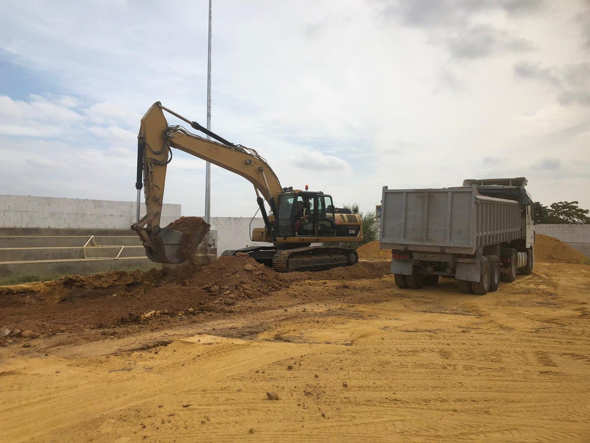 SolanaEMD's tweet photo. Nuestro estadio #ArnésLuna se pone guapo: comienzan los trabajos 🚧🏗 de instalación del césped artificial 🌱⚽ y prosiguen las obras de la nueva iluminación eléctrica 💡🔌

¿De verdad que no te vas a abonar? Prepárate para un año ilusionante 🇺🇦

#ElAmarilloMola https://t.co/TeJlrtncf9