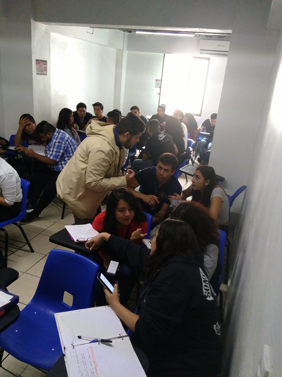 JossVerom's tweet photo. En clase de Derecho de Familia, taller de ARGUMENTACIÓN JURÍDICA. con alumnos de tercer cuatrimestre. EXTRAORDINARIO DEBATE Y ARGUMENTACIÓN,  SIN DUDA CUALIDADES QUE ESTA INSTITUCIÓN FORTALECE. @CDMXOR @MiguelV86839104 @falcantara0 @tonomoran @CESCIJUCoficial #OrgulloCescijuc https://t.co/eCPoKImmt2