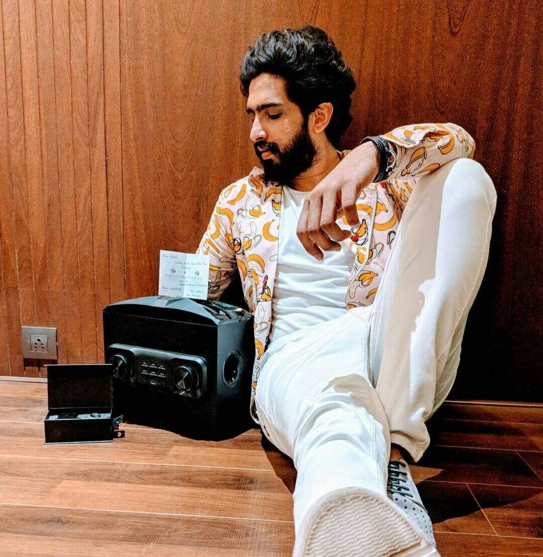 The most beautiful and amazing tracks I've heard. ❤
#KyunRabba
#TumNaAaye
#TuMilaToHaina
#ChaleAana
#YehAaina
#TeraShehar 
2019 Special Songs ♥🎵
Thank You @AmaalMallik For All These Fabulous Compositions ❤🎼