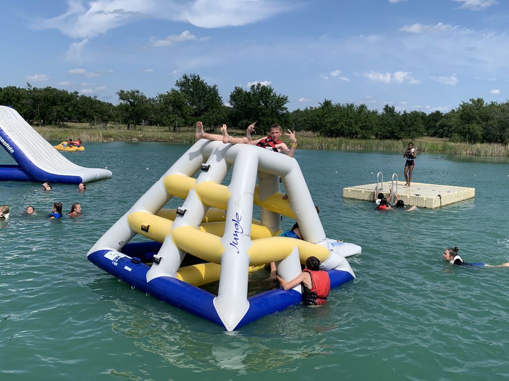 horizoncamps's tweet photo. chilling on a Friday😎 #lakebrownwood #horizoncamps #bestcampever https://t.co/mtMgO7BW2G