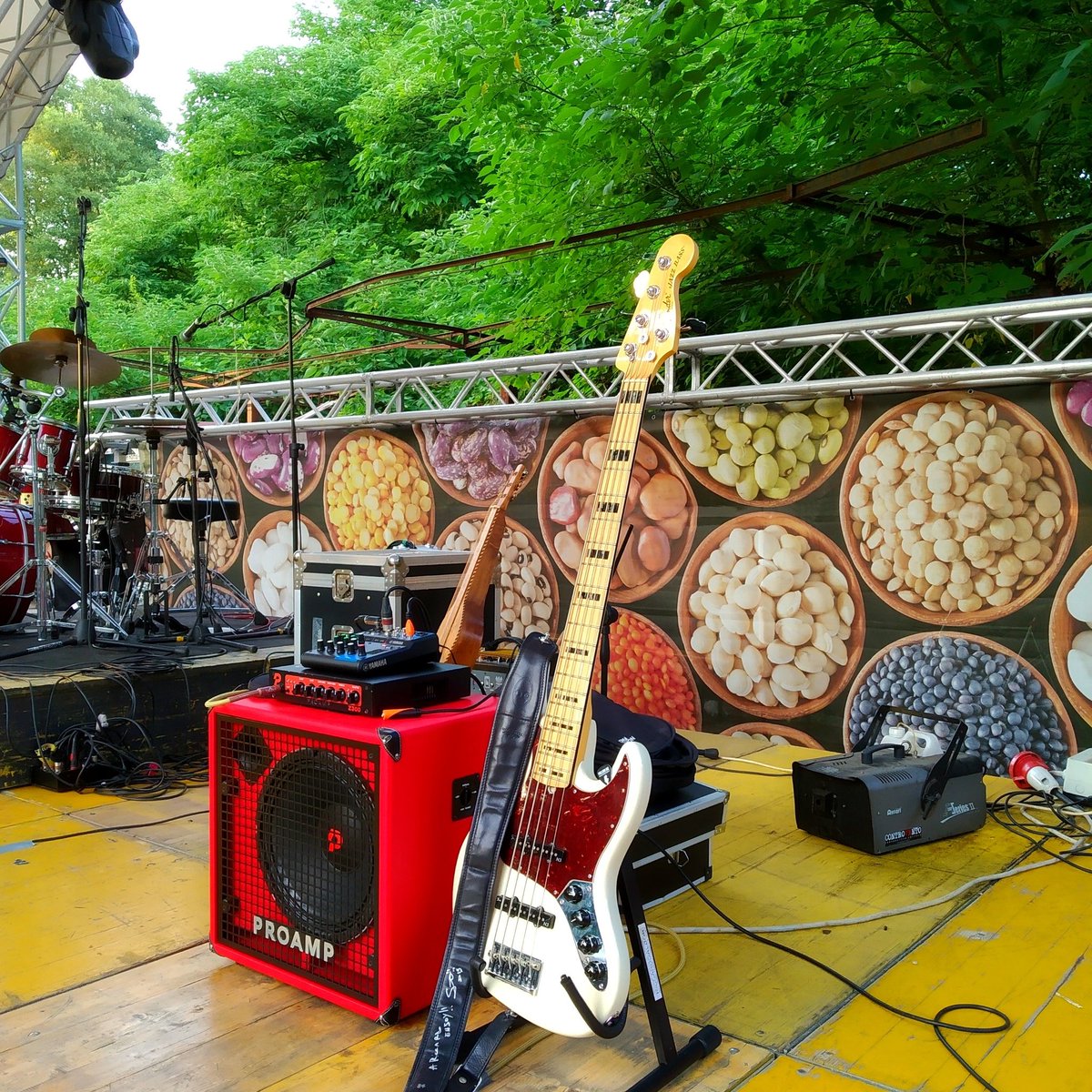 RiccardoAlbori's tweet photo. Stasera #GmGandTheBetaProject Live a #ForteMarghera ore 22.00 ⚡⚡⚡
#RockNRoll #Venice #FenderJazz #Fender #BassPlayer #LiveMusic #FenderJazzDeluxeV #ProAmp #ProAmpZ300 #1x12 #ProAmpCabinet #BassoElettrico #ElectricBass #BassGuitar #BassPorn #RiccardoAlbori https://t.co/bGJPN5AYNd