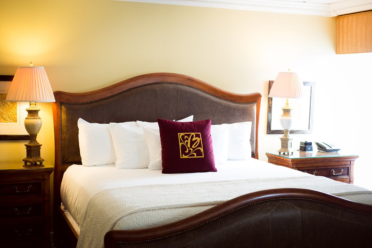 BlennyHotel's tweet photo. The hot, sultry days of summer are upon us! Our Dog Days of Summer package is perfect for those looking for a leisurely vacation and a "doggone" good deal! To view DETAILS >> https://t.co/nmYoY3AjSt https://t.co/bo8ZsaWh1o