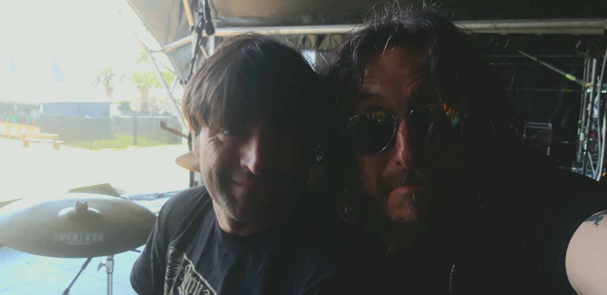 DaglaStone's tweet photo. Vaya dos patas pa un banco... @ResurrectionESP https://t.co/fL6aN21lb1