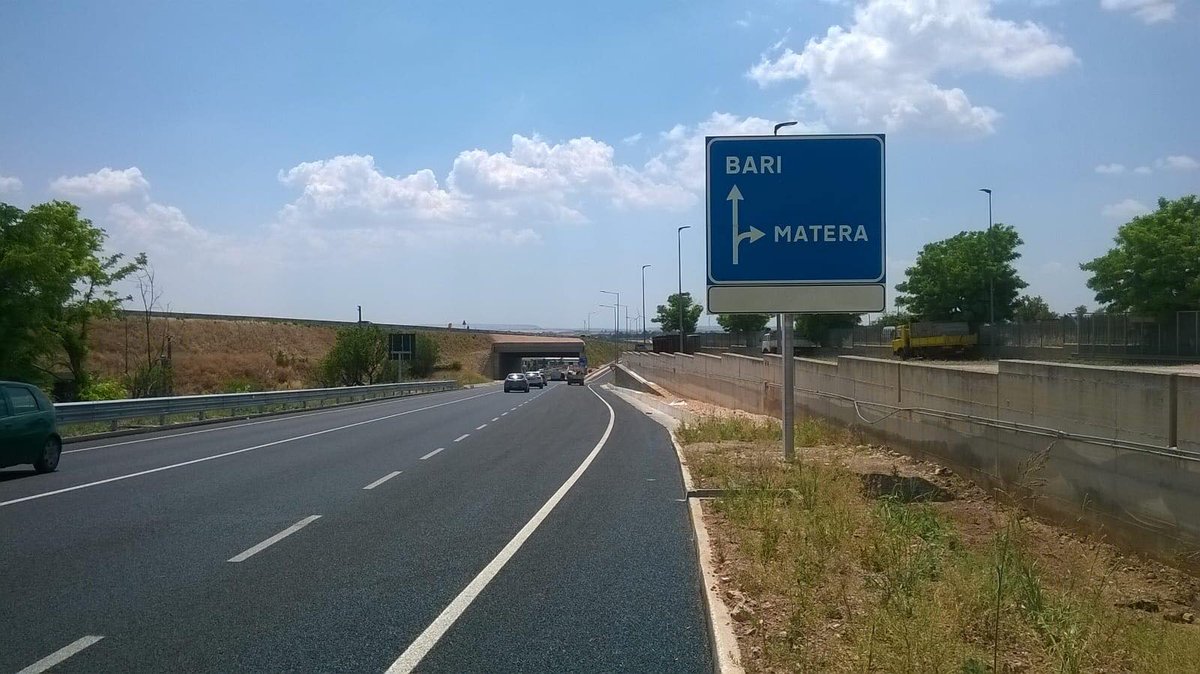 StradeAnas's tweet photo. #Puglia: aperta al traffico la variante di Altamura tra la #SS96 Barese e la #SS99 di Matera in provincia di #Bari

Per saperne di più: https://t.co/zJg0PqPTRb https://t.co/ElyKXek7UB