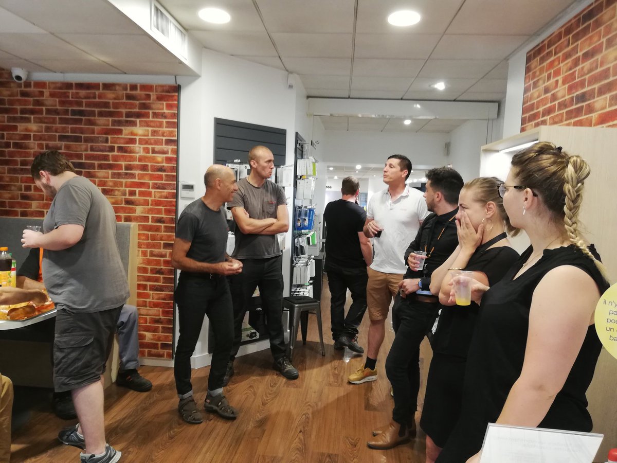 oracz7's tweet photo. La matinale du 2 juillet 2019 autour d un petit déjeuner convivial, quand la boutique Orange d Aubenas invite l'équipe technique d'aubenas, la bonne ambiance est au RDV. Merci beaucoup https://t.co/zELzVg1xGI