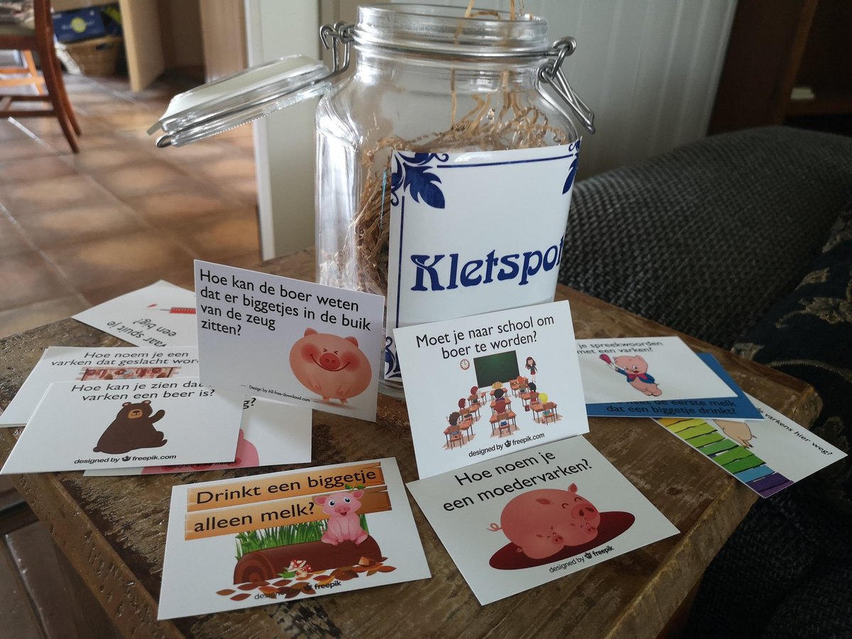 VarkensVandaag's tweet photo. Werkgroep promotiematerialen van de #sectorPr kerngroep varkenshouderij van de @POVarkenshouder heeft een mooie #kletspot bedacht voor #basisonderwijs #leerlingen. @klasseboeren @BoerderijEduNL https://t.co/IfiW2fFbDv
