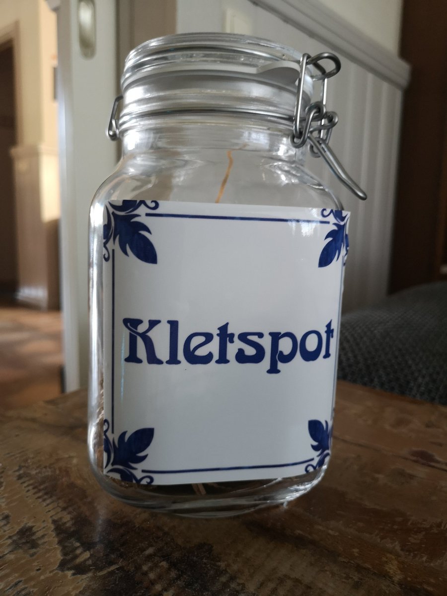 VarkensVandaag's tweet photo. Werkgroep promotiematerialen van de #sectorPr kerngroep varkenshouderij van de @POVarkenshouder heeft een mooie #kletspot bedacht voor #basisonderwijs #leerlingen. @klasseboeren @BoerderijEduNL https://t.co/IfiW2fFbDv