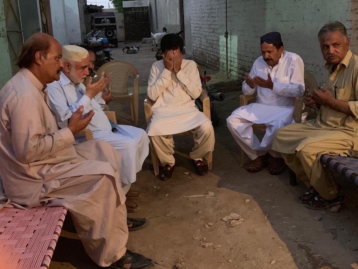 SajidChandioPPP's tweet photo. #Hyderabad #PS64
Today #PPP MPA #PS64 @A_JabbarKhanPPP Condoled With Yaseen Mughal Vice Chairman #UC93 on sad Demise of his daughter at his residence. #PPP Leader Syed Ahmed Shah and Shera Baloch also Present. https://t.co/nMlumXM1Fy