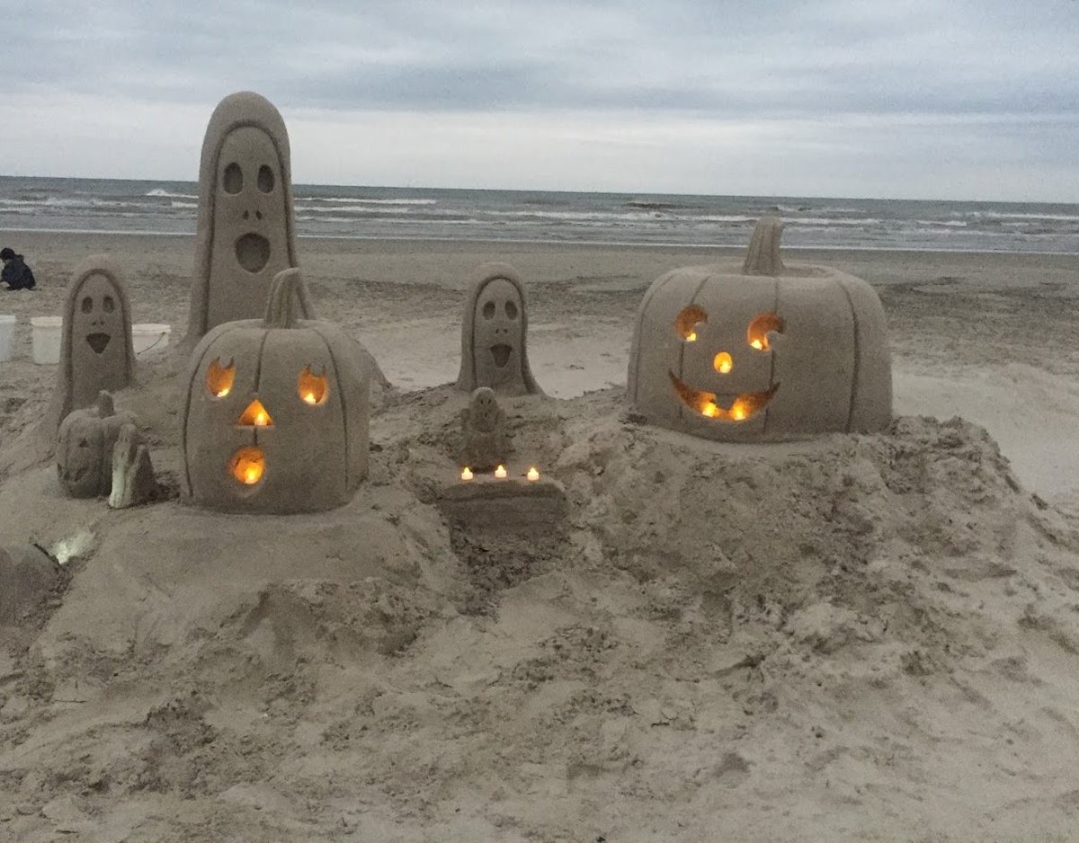 spookymoonkitty's tweet photo. When it's July, but you're ready for Halloween https://t.co/myrYwGxD2j