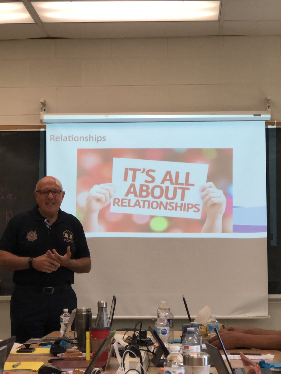 LdandreaLinda's tweet photo. A special visit from @DomenicScuglia Director of Regina Catholic District School Board challenges future administrators to build a bridge, touch a heart and make a change. #94callstoaction It takes courage to acknowledge change. @YorkUedPL #notyourregularAQ @RocchinaAntunes https://t.co/zBqrTT9ctn