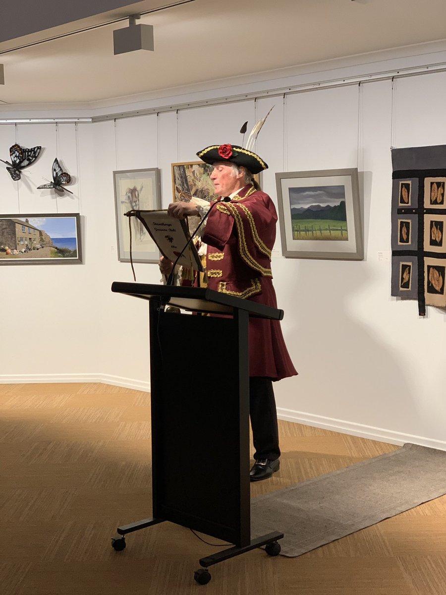 Enjoyed the #Stanthorpe art show opening last night at the beginning of #snowflakesinstanthorpe - this place is really buzzing today!