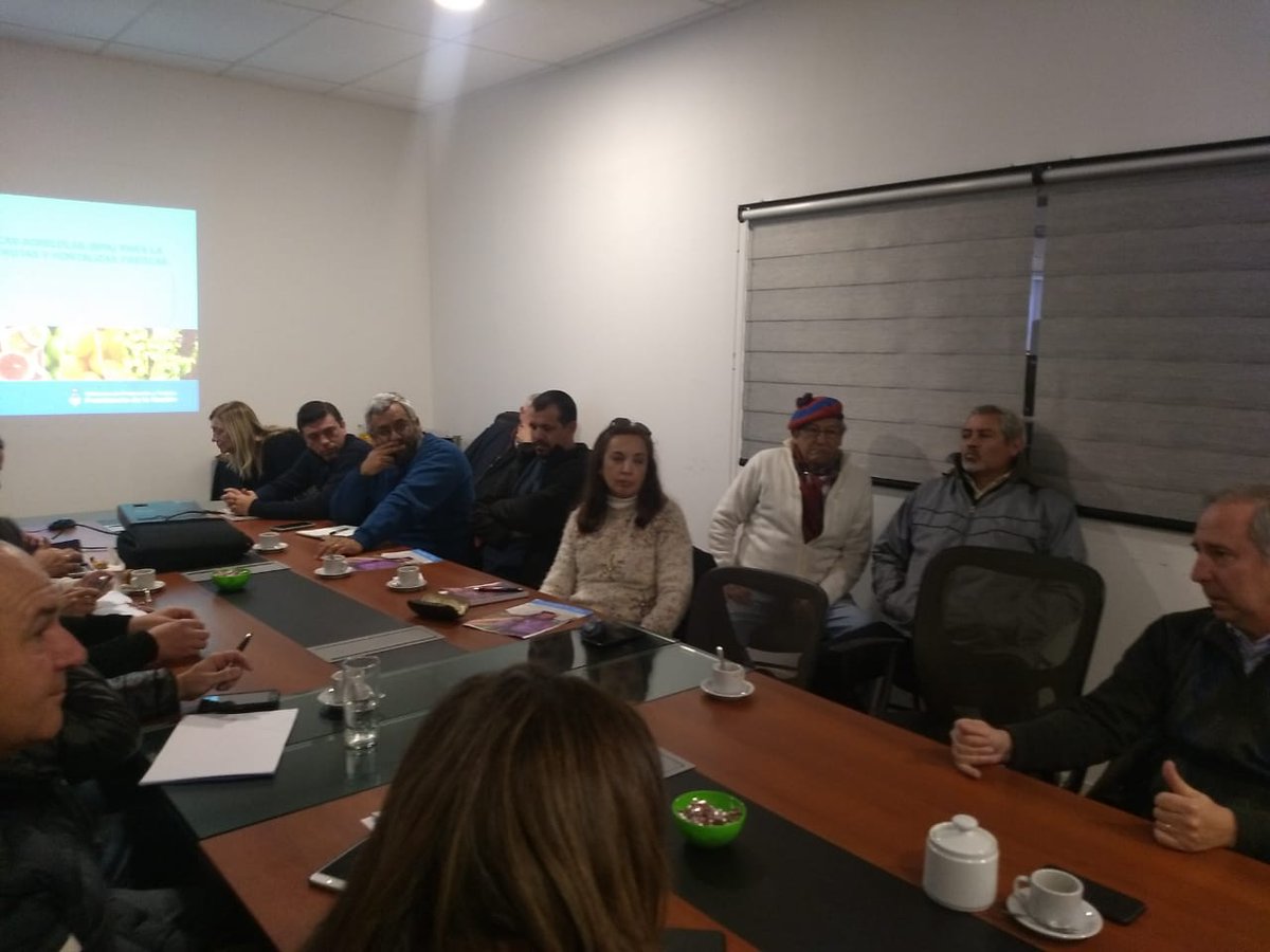 MercedesMnimo's tweet photo. Hoy en #Catamarca @AgroindustriaAR presentando el programa de #BPA para frutas y hortalizas. Seguimos construyendo redes para llegar a todos los productores frutihorticolas!🍊🍅🌶🍇 @INTACatamarca
@FerLangoni 
@amanda_fuxman 
@UrrizaLuis 
@GarciarenaIg 
@ssaf_catamarca https://t.co/GM3uTYCNIn