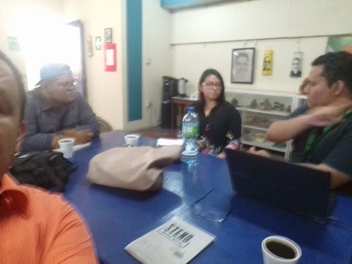 Jerry_Port_'s tweet photo. El día de hoy nos reunimos como #MesaDeArteyCultura de la @ayutuxte_AC para definir nuestro plan de trabajo para los siguientes meses. También se tuvo representación del ministerio de justicia para gestionar pintura para unos murales y así embellecer al municipio. #WorkingWorking https://t.co/6I5zOLHk3v