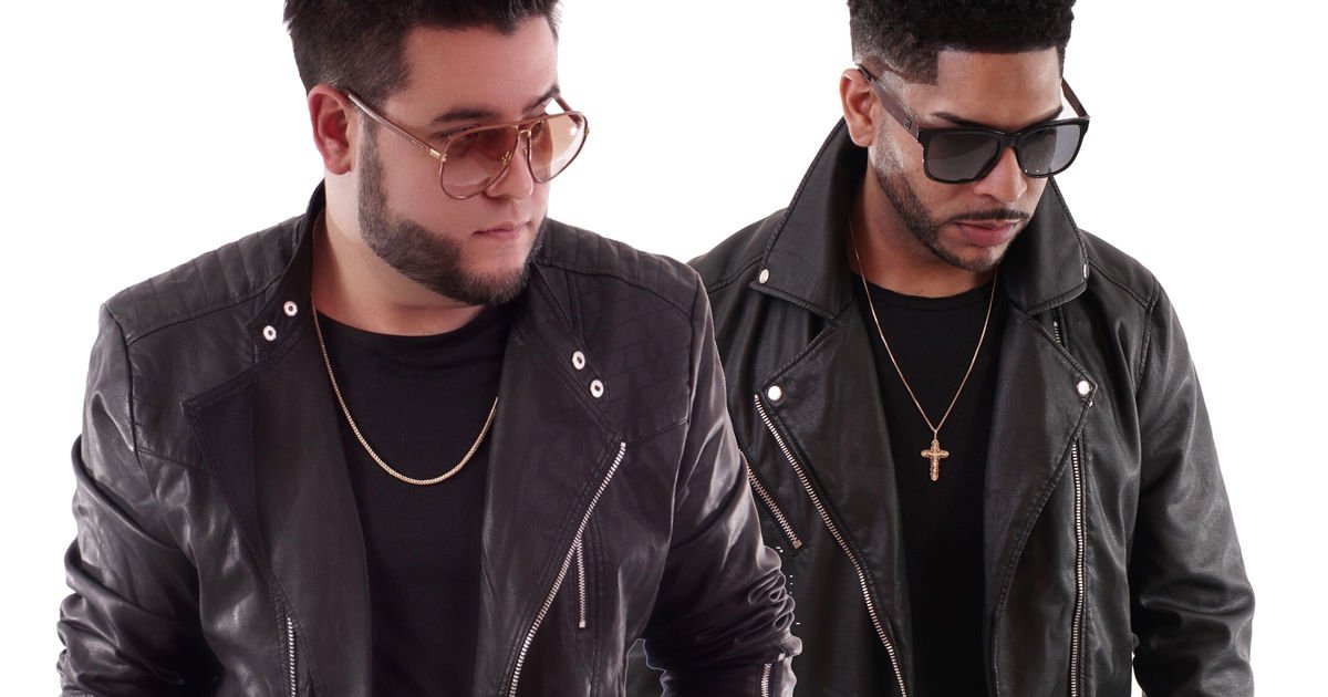 UMusicVene's tweet photo. Como siempre, @LLEGOLAFAME la rompe con #LoMásNuevo 👉 #𝗠𝗘𝗡𝗧𝗜𝗥𝗔𝗦 🎶 que está buenísima para tener la mejor rumba de la  vida 🙌 Disfrútenla aquí 
▶ https://t.co/ihCmAQFKex https://t.co/rUGT9nbqZD