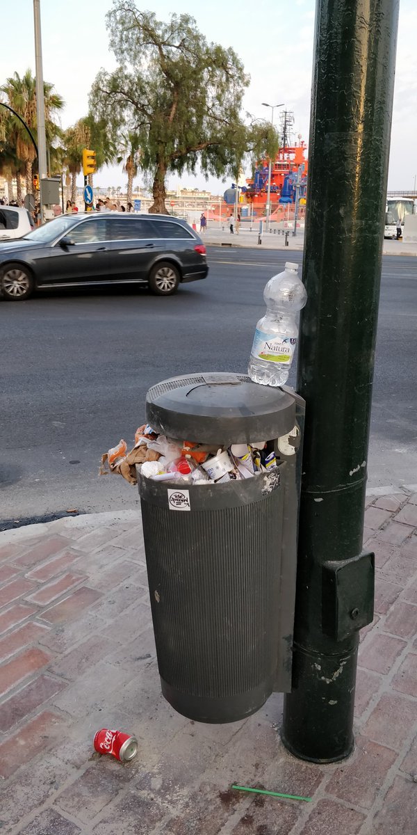 MalagaPor's tweet photo. @MalagaPor @BarriosMalaga @AscoMalaga @malaga @MLG_nofunciona @serdemalaga @BasuraEsBasura @pacodelatorrep @CenacheroCabrea @apadrina1mueble @OrgullodeMalaga @MalagaSucia @QuejasMalaga @CuidameMalaga @nofuncionaMLG @AquiMalaga @CuidameMalaga 
Saquen conclusiones! https://t.co/PxOO72FUwD