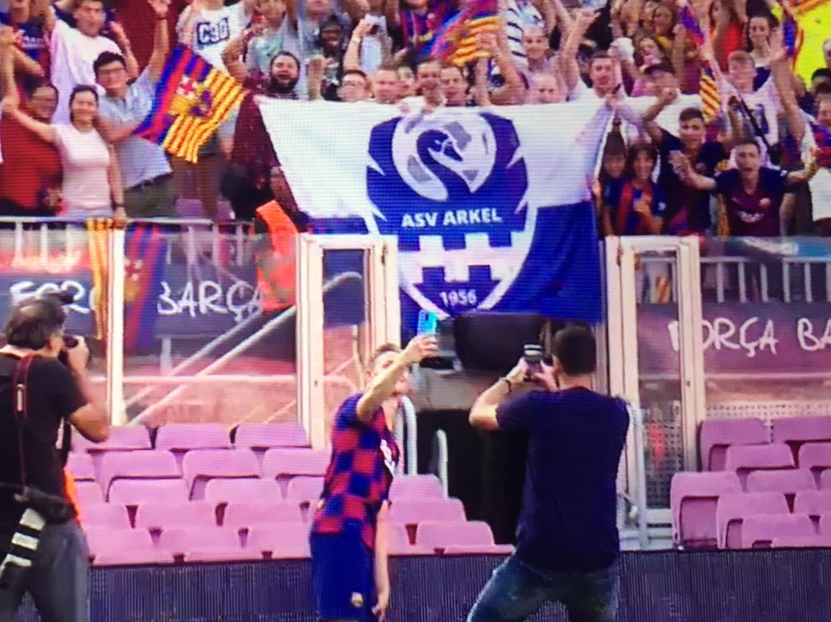 ArkelNu's tweet photo. Met de presentatie bij #FCBarcelona van #FrenkiedeJong als één van de boegbeelden van het Nederlandse Voetbal 2.0 wordt niet alleen het Dorp #Arkel op de kaart gezet maar ook de aandacht van scouts op het goed voetballende en gezellige #ASVArkel gevestigd. https://t.co/0KaLTqVKqN