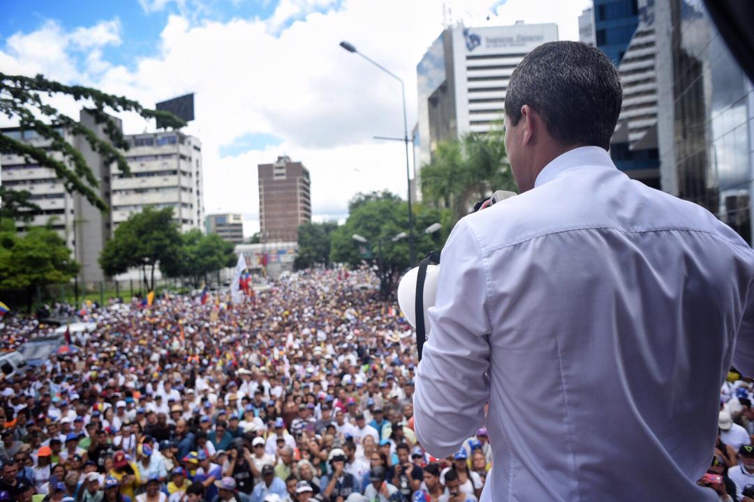 FedericoBlackB's tweet photo. Respeto a quienes no quisieron marchar hoy. Están en su derecho. Pero de allí, a desear el fracaso de la marcha, ya es estar a un paso del chavismo, lo siento. 

Me alegro en poder decir: fue un gentío. #5Jul https://t.co/ieu0tJmxxr