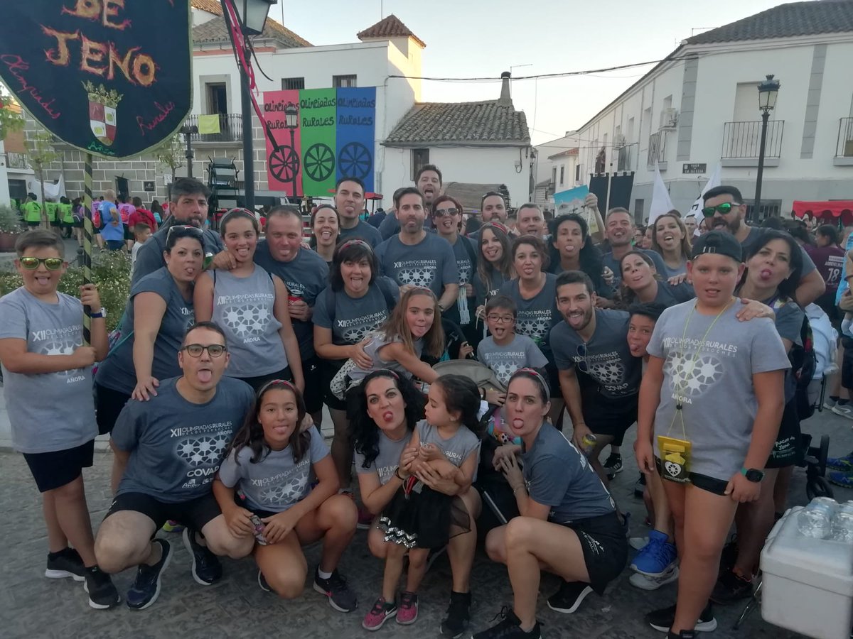 En #OlimpiadasRurales2019 las <a href="/ArpacasJeno2017/">ArpacasdeJeno2017</a> sacan la lengua a la ELA #sacalalenguaalaela. Vamos equipos, os sumáis ?