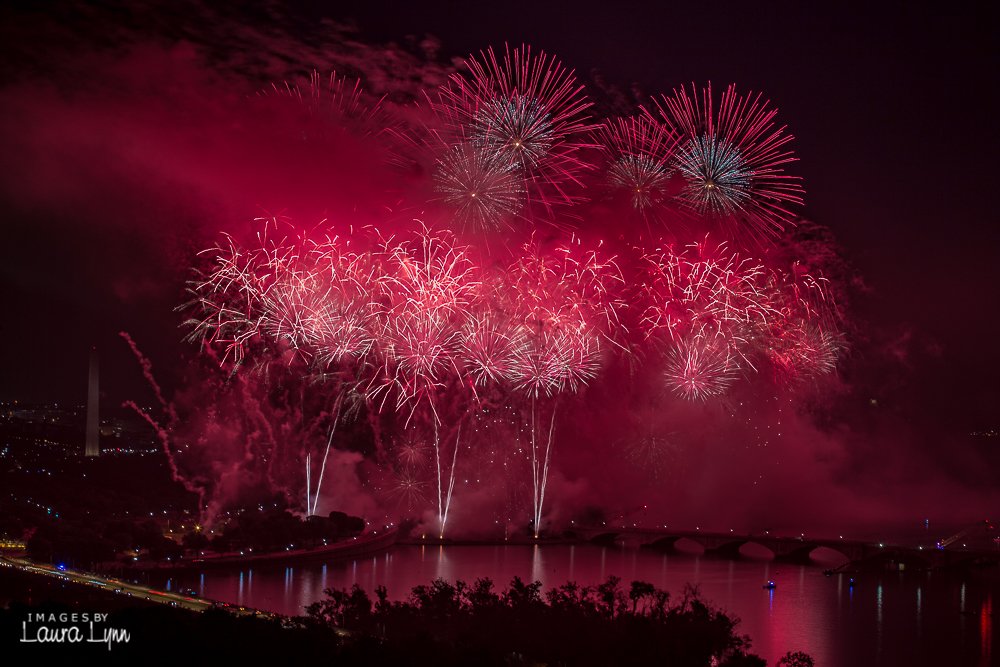 LauraLynnImages's tweet photo. More of last evening's #Fireworks over the #NationalMall, as seen from #Rosslyn VA. #FourthOfJuly #IndependenceDay #July4th  #WashingtonDC @WTOP @July4thPBS https://t.co/Hykxxro3mf
