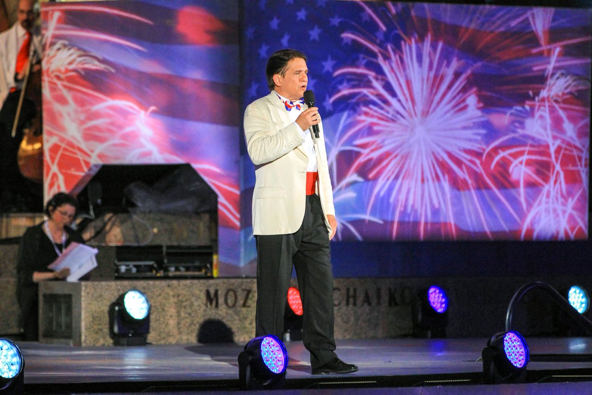 Boston was treated to a spectacular 4th of July celebration at the @EsplanadeBoston with performances by @IAMQUEENLATIFAH, Arlo Guthrie(@folkslinger), @AmandaMenaMusic, @thetexastenors, and the @usnavyband Sea Chanters Chorus accompanied by @KeithLockhart and the @BostonSymphony