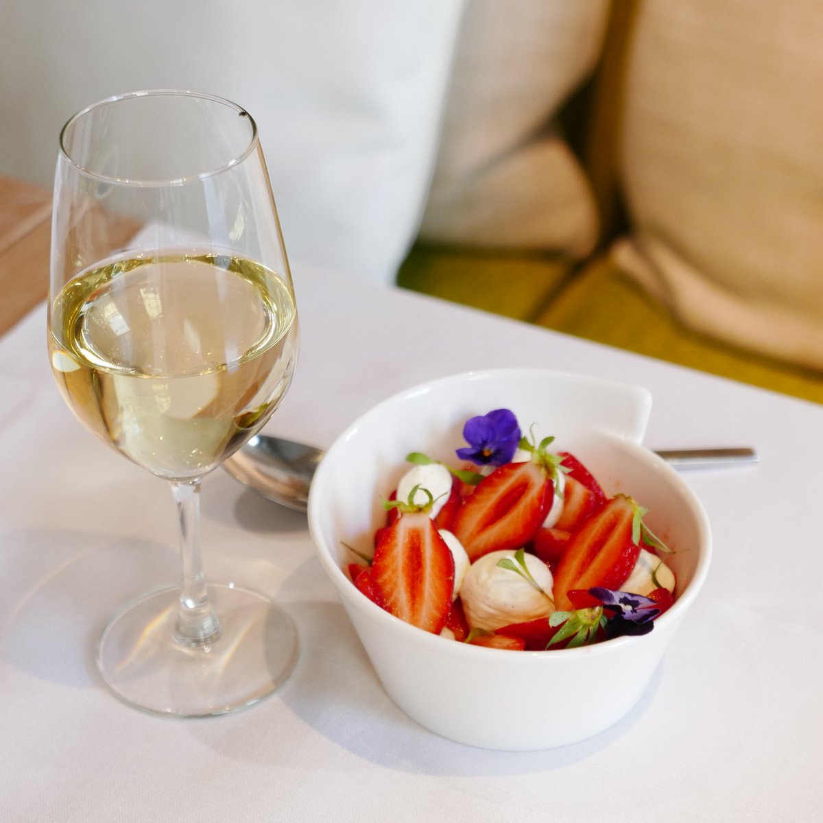 Sneak peek from our new #summer menu 😋🍓 #restaurantparis #lelulli