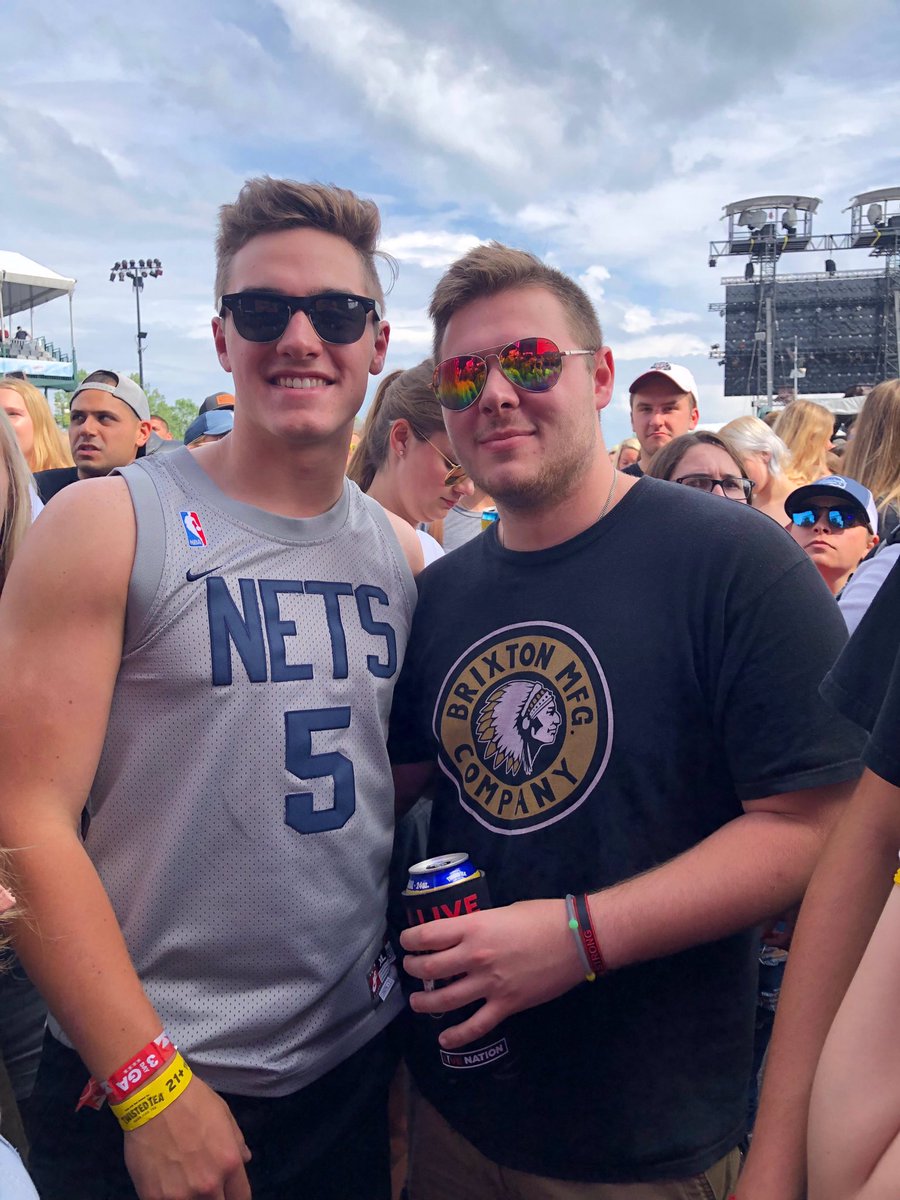 ryancarrubba09's tweet photo. Happy birthday Melvin (: @evanhand1024 https://t.co/1gaXsgTByJ