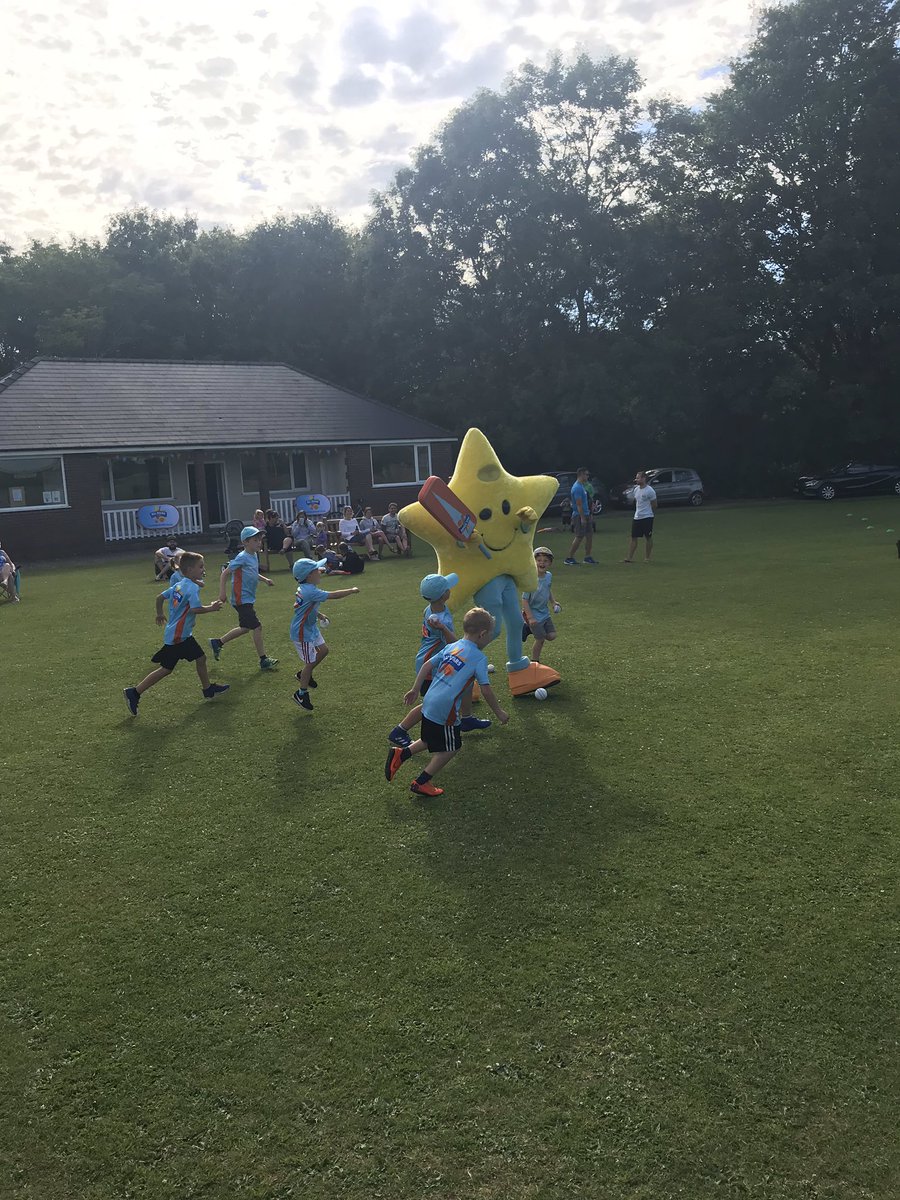 Pembroke_CC's tweet photo. 🏏 

Excellent Allstars session tonight! We had lots of fun! 

Huge thank you to Starry for coming along! 

Next week is our last Allstars session and we’re sure going to miss it!! 

#AllStarsCricket #BigMoments @allstars4wales @Mcj22061958 https://t.co/PRLvD6niJs