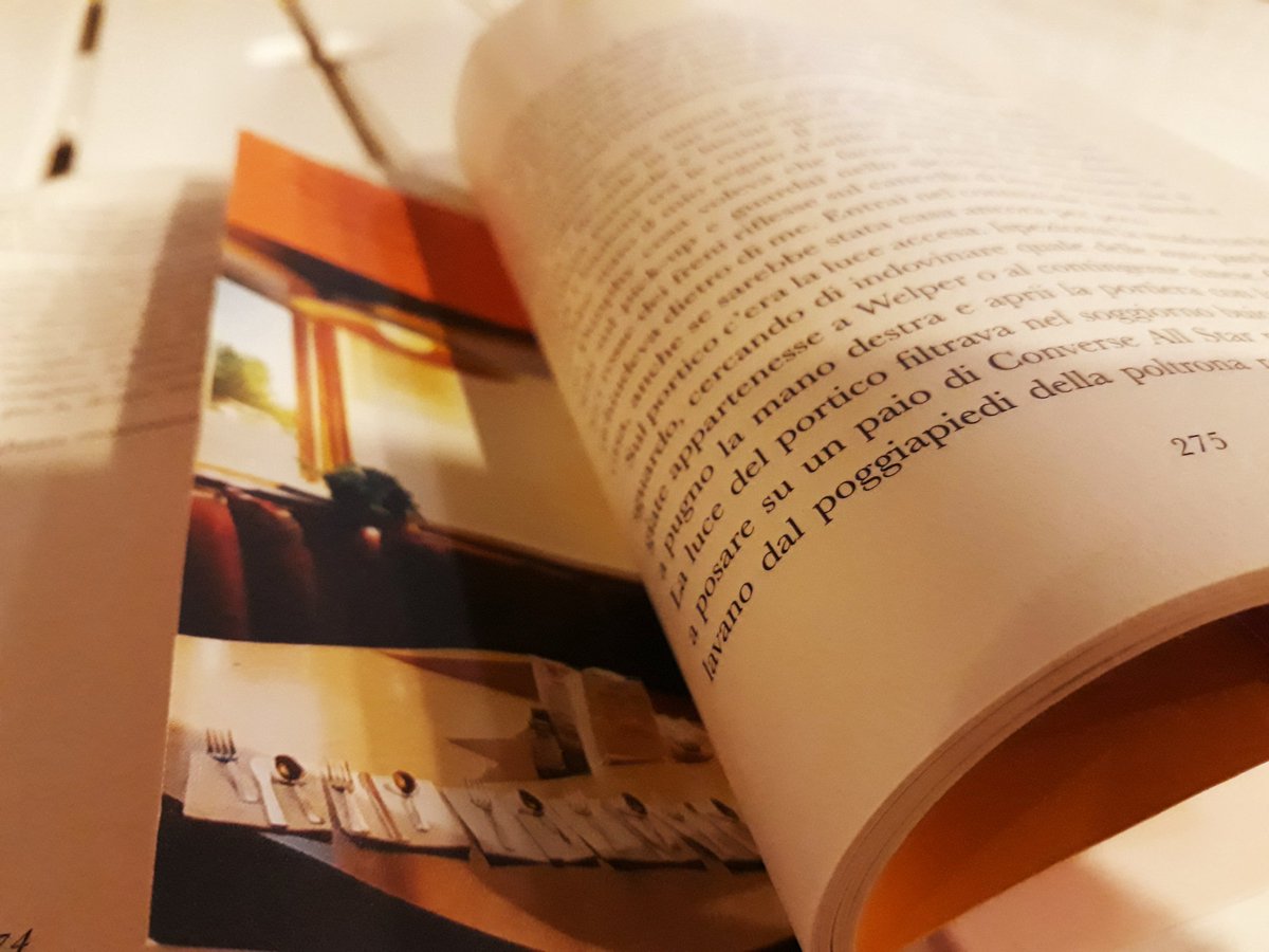 Ditemi, succede anche a voi che a circa trenta pagine dalla fine non vogliate più leggere? Non vi viene una specie di nostalgia? Ditemi, quando vi innamorate non accade più o meno la stessa cosa? 🌾🍂🌵🦂✨
Il diner nel deserto, @JAndersonAuthor <a href="/nneditore/">NN Editore</a>