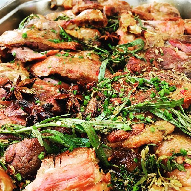 Spiced confit duck getting ready for miso glazed duck burgers #campkerala #whatanamazingweekend ift.tt/2L0n8yx
