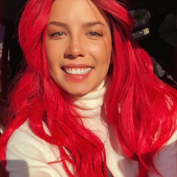 bycmila's tweet photo. Razones por las que Disney debió elegir a halsey para interpretar a la sirenita Ariel 

• es hermosa 
• es talentosa
• su personalidad es única 
• su voz es la más hermosa melodía 
• le queda hermoso el cabello pelirrojo 

Disney te equivocaste al no a elegir a halsey https://t.co/HZoby1bv5b