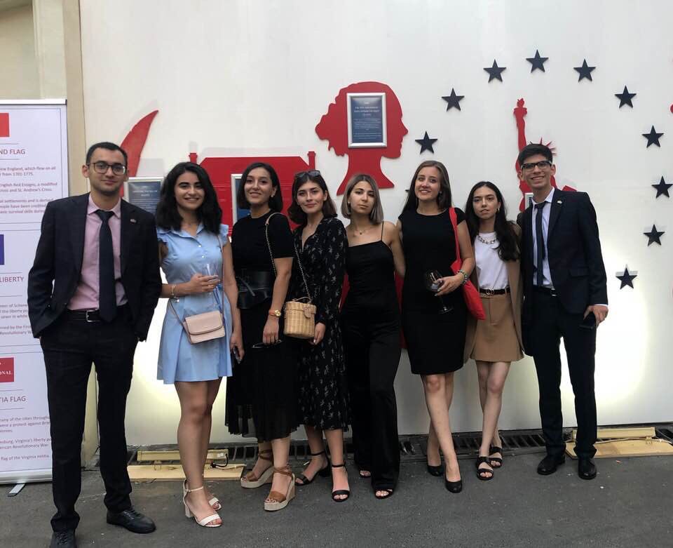 FLEXalumniAZ's tweet photo. Happy Independence Day, America🇺🇸🎉😍 #flexalumni #exchangeourworld #flexalumniaz https://t.co/IquPDFjqYP
