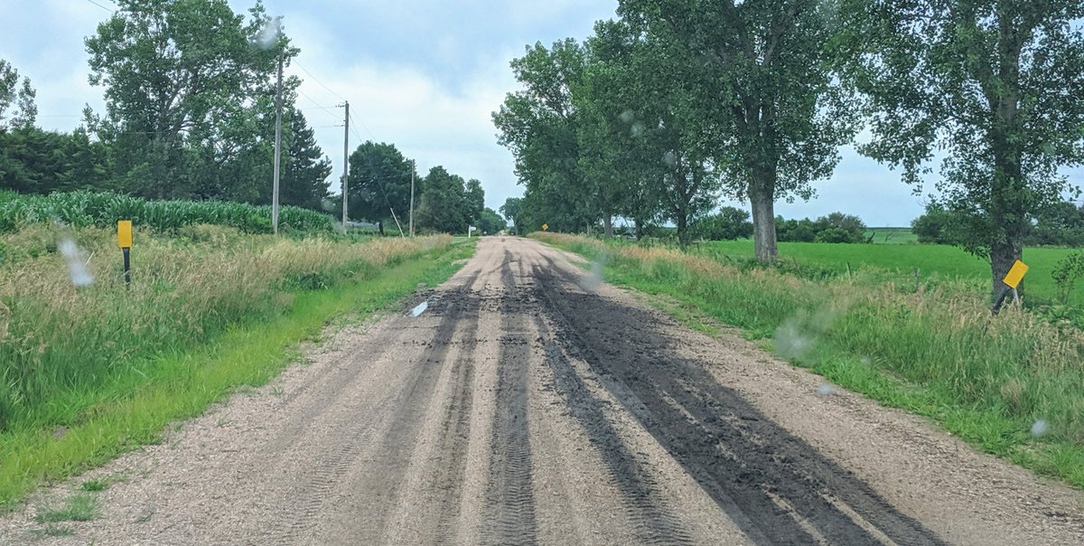 Krys_J8's tweet image. Good ol' country roads.
#countryliving #HamiltonCo #rain